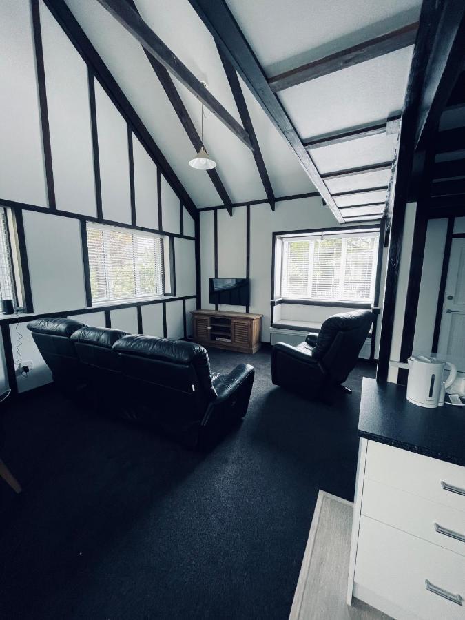 Experience Heritage, Live Modern Upper Hutt Extérieur photo